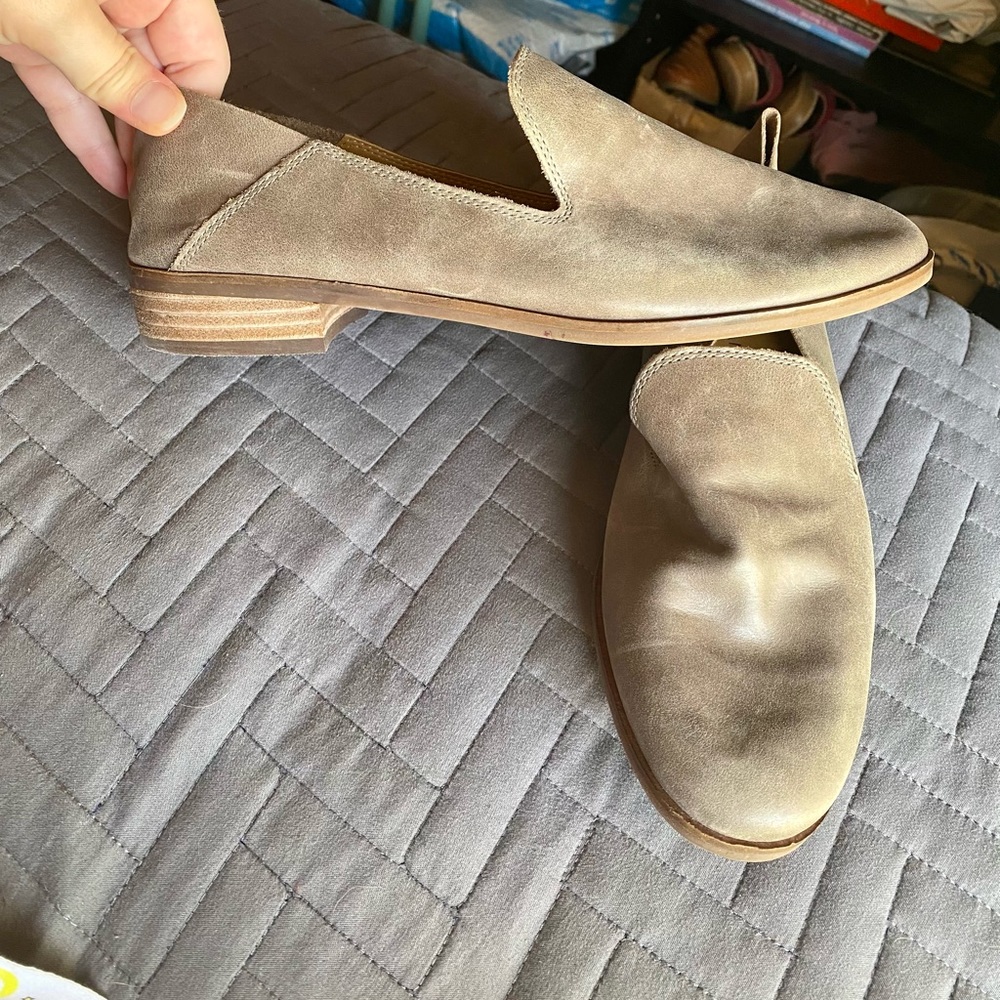 Lucky brand leather slip on tan flat size 9 womens